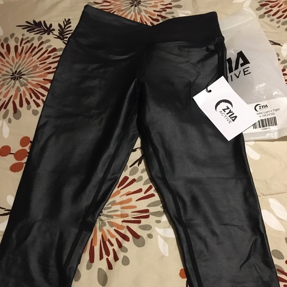 ZYIA NWT Black Metallic light n tight